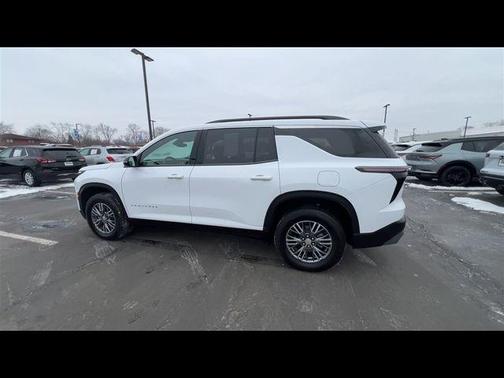 2025 Chevrolet Traverse LT