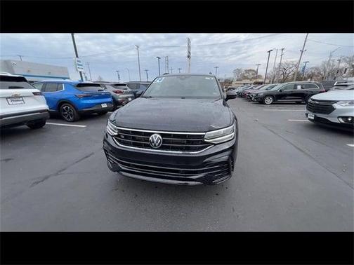 2024 Volkswagen Tiguan 2.0T SE R-Line Black