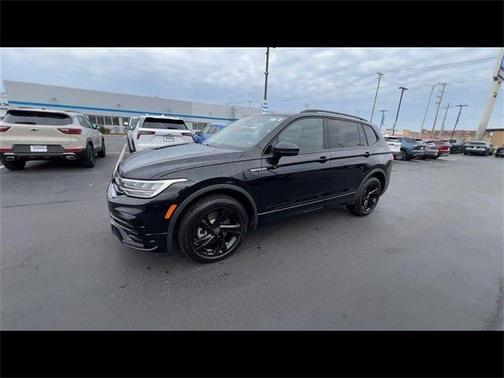 2024 Volkswagen Tiguan 2.0T SE R-Line Black