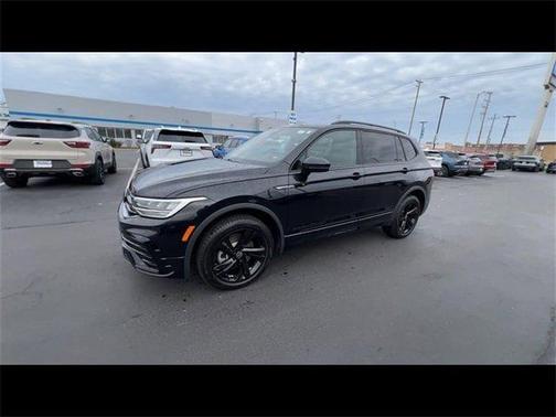 2024 Volkswagen Tiguan 2.0T SE R-Line Black