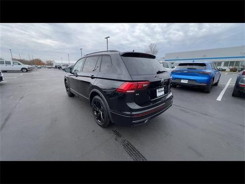 2024 Volkswagen Tiguan 2.0T SE R-Line Black