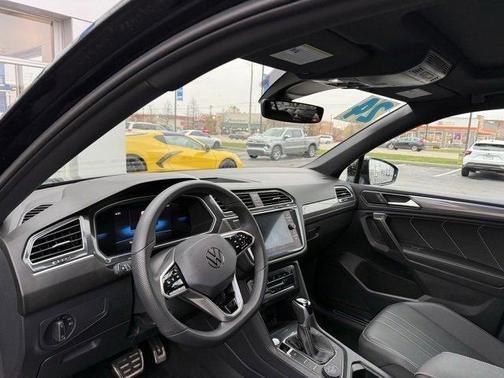 2024 Volkswagen Tiguan 2.0T SE R-Line Black