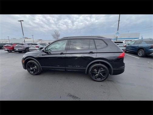 2024 Volkswagen Tiguan 2.0T SE R-Line Black