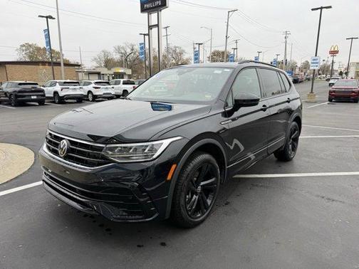 2024 Volkswagen Tiguan 2.0T SE R-Line Black