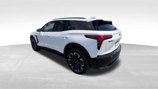 Iridescent Pearl Tricoat 2025 Chevrolet Blazer EV RS