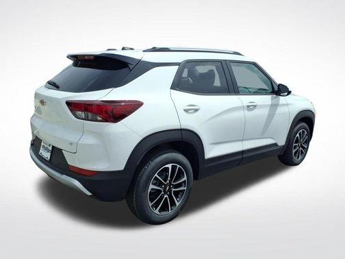 Summit White 2026 Chevrolet Trailblazer LT