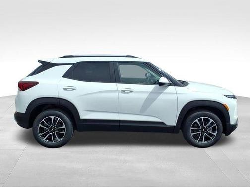 Summit White 2026 Chevrolet Trailblazer LT