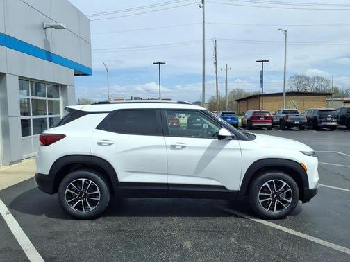 Summit White 2026 Chevrolet Trailblazer LT