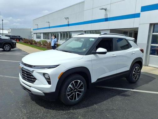 Summit White 2026 Chevrolet Trailblazer LT