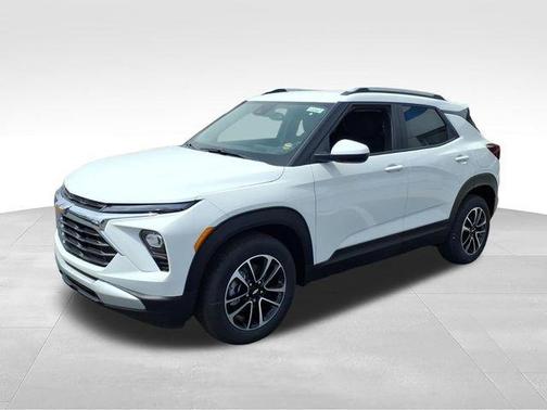 Summit White 2026 Chevrolet Trailblazer LT