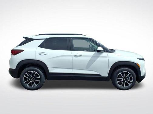 Summit White 2026 Chevrolet Trailblazer LT