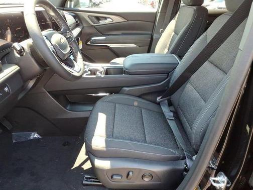 Mosaic Black Metallic 2026 Chevrolet Traverse LT