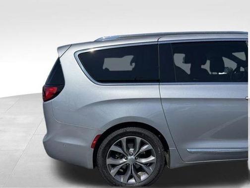 Billet Silver Metallic Clearcoat 2019 Chrysler Pacifica Limited