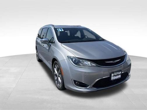 Billet Silver Metallic Clearcoat 2019 Chrysler Pacifica Limited