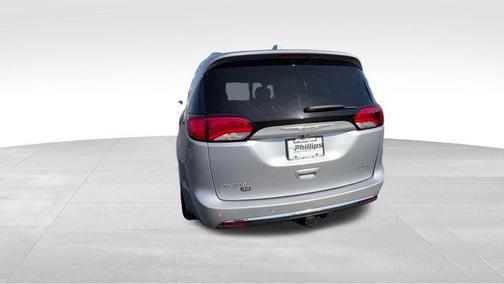 Billet Silver Metallic Clearcoat 2019 Chrysler Pacifica Limited