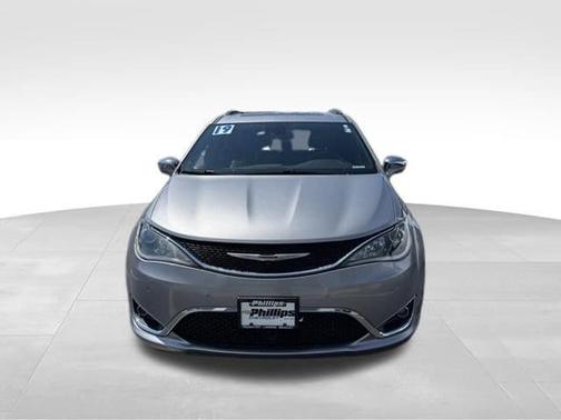 Billet Silver Metallic Clearcoat 2019 Chrysler Pacifica Limited