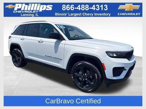 Bright White Clearcoat 2025 Jeep Grand Cherokee Laredo