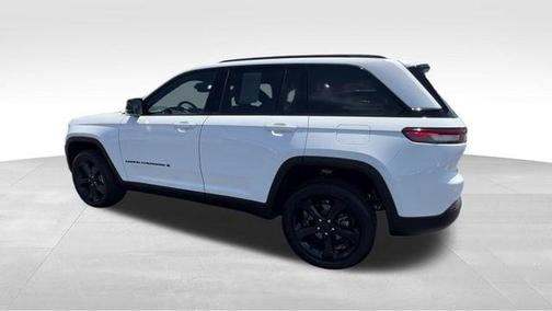 Bright White Clearcoat 2025 Jeep Grand Cherokee Laredo