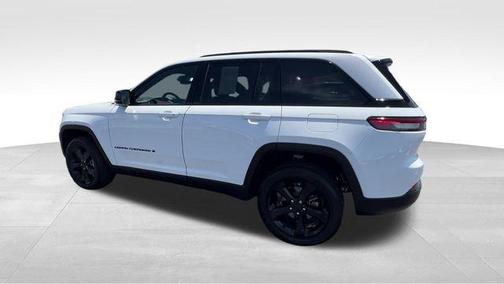 Bright White Clearcoat 2025 Jeep Grand Cherokee Laredo