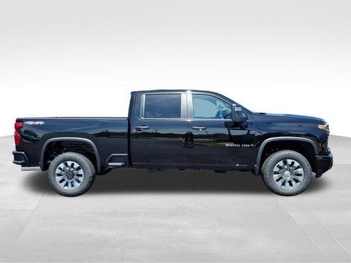 Black 2026 Chevrolet Silverado 2500 Custom