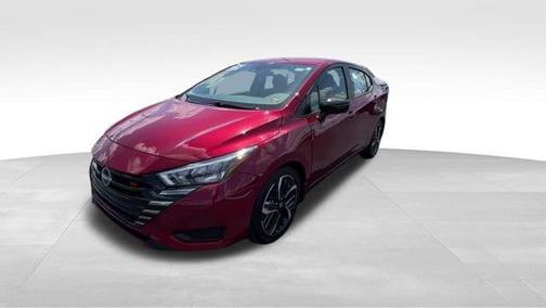 Scarlet Ember 2025 Nissan Versa 1.6 SR