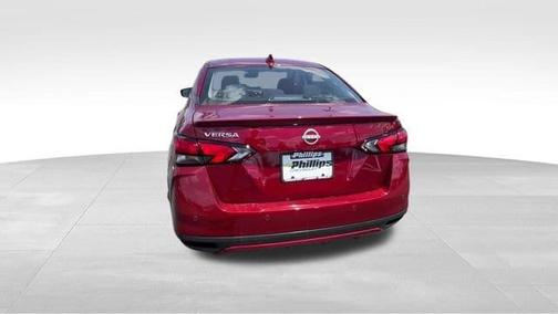 Scarlet Ember 2025 Nissan Versa 1.6 SR