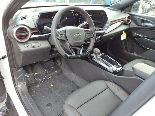 Summit White 2026 Chevrolet Trax 2RS