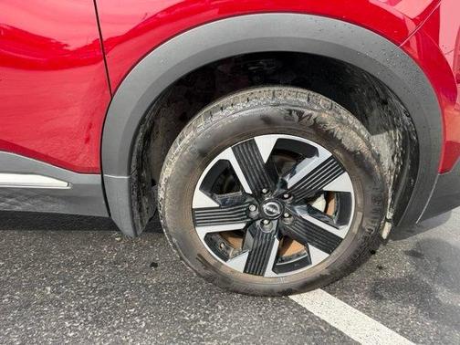 Scarlet Ember T 2025 Nissan Kicks SV