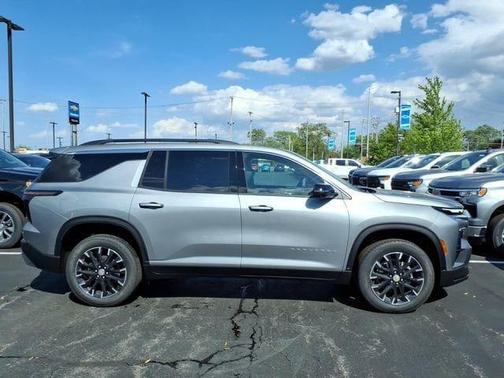 Sterling Gray Metallic 2026 Chevrolet Traverse LT