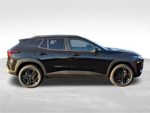 Mosaic Black Metallic 2026 Chevrolet Trax ACTIV