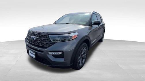 Gray Metallic 2023 Ford Explorer XLT