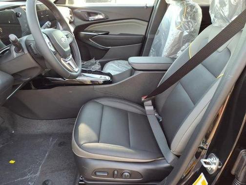 Mosaic Black Metallic 2026 Chevrolet Trax ACTIV