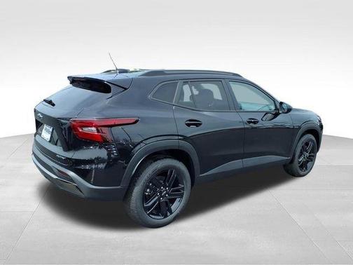 Mosaic Black Metallic 2026 Chevrolet Trax ACTIV