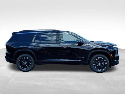 Mosaic Black Metallic 2026 Chevrolet Traverse LT
