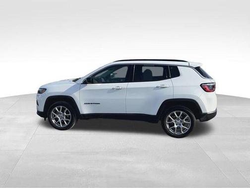Bright White Clearcoat 2022 Jeep Compass Latitude Lux