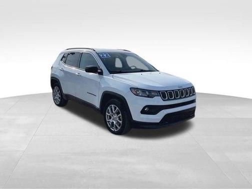 Bright White Clearcoat 2022 Jeep Compass Latitude Lux