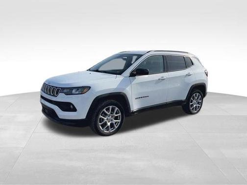 Bright White Clearcoat 2022 Jeep Compass Latitude Lux