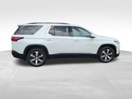 Summit White 2022 Chevrolet Traverse LT Leather