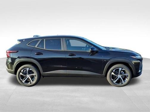 Mosaic Black Metallic 2026 Chevrolet Trax 1RS