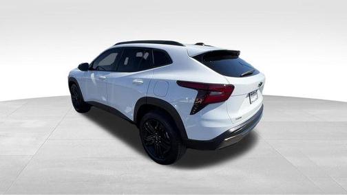 Summit White 2024 Chevrolet Trax ACTIV