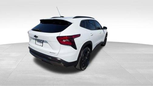 Summit White 2024 Chevrolet Trax ACTIV