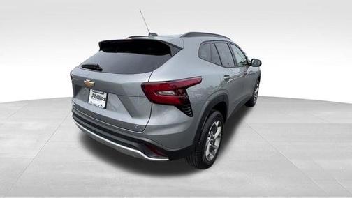 Sterling Gray Metallic 2025 Chevrolet Trax LT