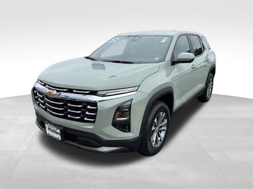 Green 2025 Chevrolet Equinox LT
