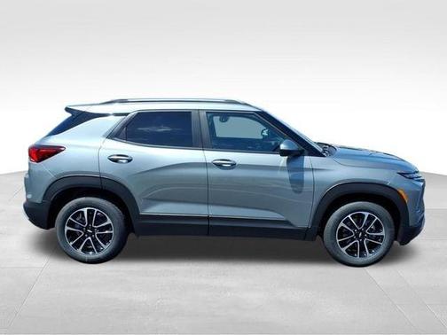 Sterling Gray Metallic 2026 Chevrolet Trailblazer LT