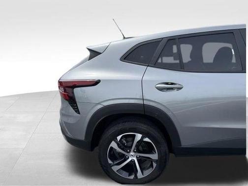 Sterling Gray Metallic 2025 Chevrolet Trax 1RS