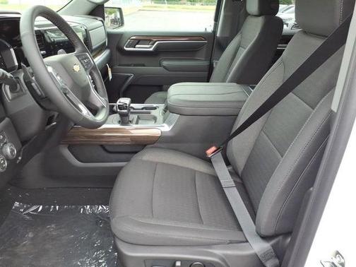 Summit White 2026 Chevrolet Silverado 1500 LT