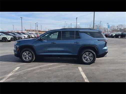 2025 Chevrolet Traverse LT