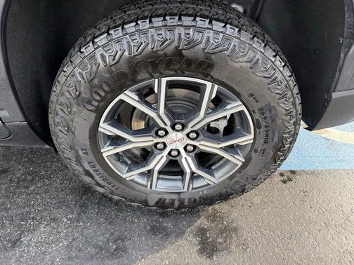 2024 GMC Acadia AT4