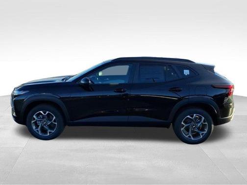 Mosaic Black Metallic 2026 Chevrolet Trax LT
