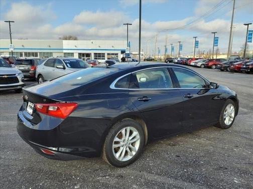 Photo 3 of 31 of 2016 Chevrolet Malibu 1LT